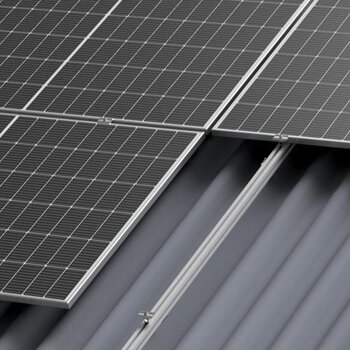 Bild der PV-Montagesysteme für Welleternit-Dächer von ALTEC